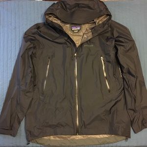 Patagonia Raincoat w/ Gore-Tex Liner - NWOT